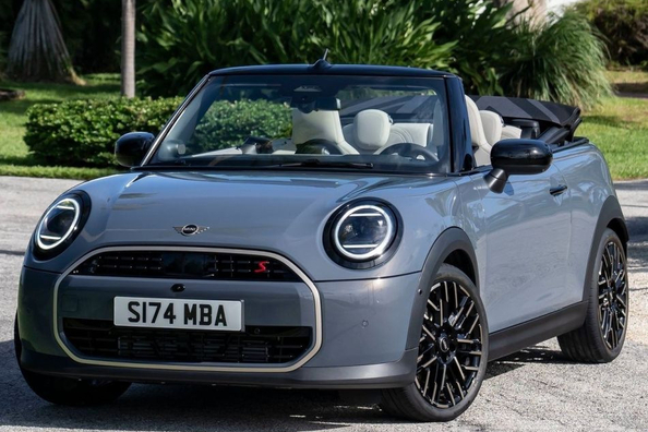 Essai de la Mini Cabrio : le plaisir du plein air en style urbain