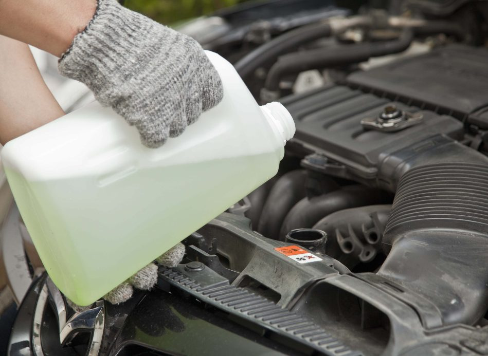 Principaux fluides automobiles : ce que chaque conducteur doit surveiller
