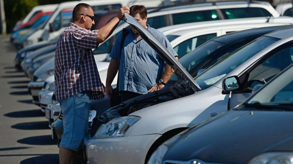 Acheter une voiture après un accident : économies ou risques ?