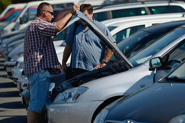Acheter une voiture après un accident : économies ou risques ?