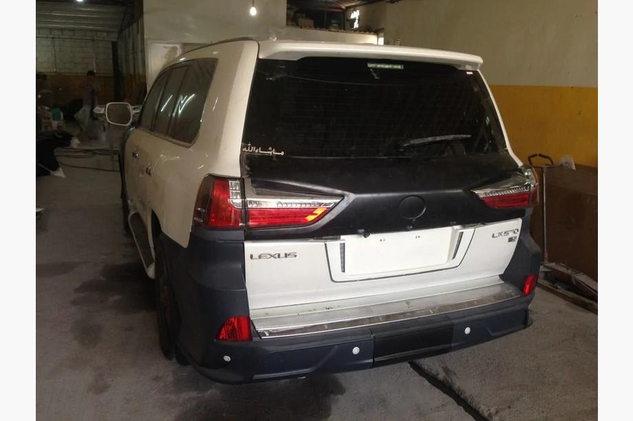 Lexus LX570/450d 2008-2022 Feux arrière du kit de restylage GBT Image