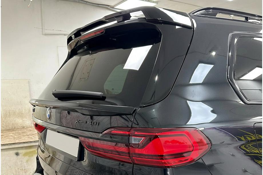 BMW X7 G07 2019- Spoiler de Lunette Arrière V2 (Noir Brillant) Image
