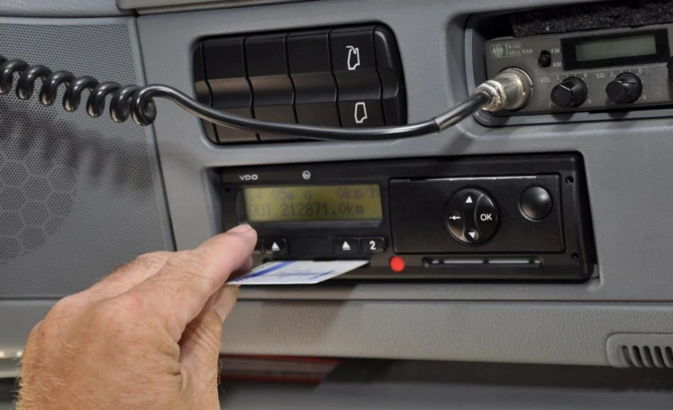 Qu’est-ce qu’un tachygraphe dans une voiture et pourquoi est-il nécessaire ?