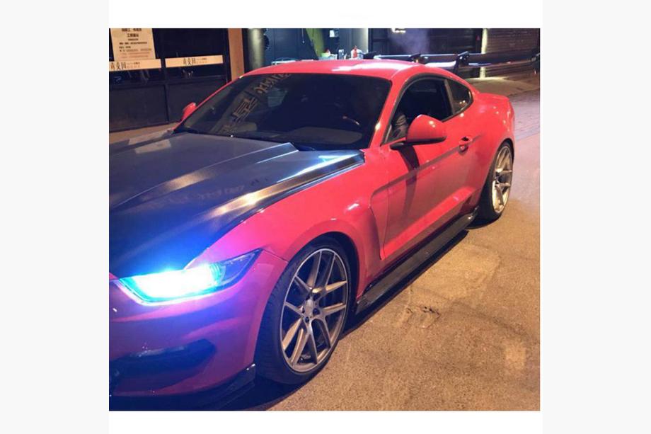 Ford Mustang 2015-2023 Bas de Caisse V2 (Carbone) Photo 2