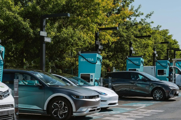 Faut-il acheter une voiture électrique pour les longs trajets ? Nous évaluons les possibilités.