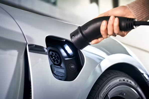 Combien de temps une voiture électrique peut-elle rester sans recharger ? Photo 1