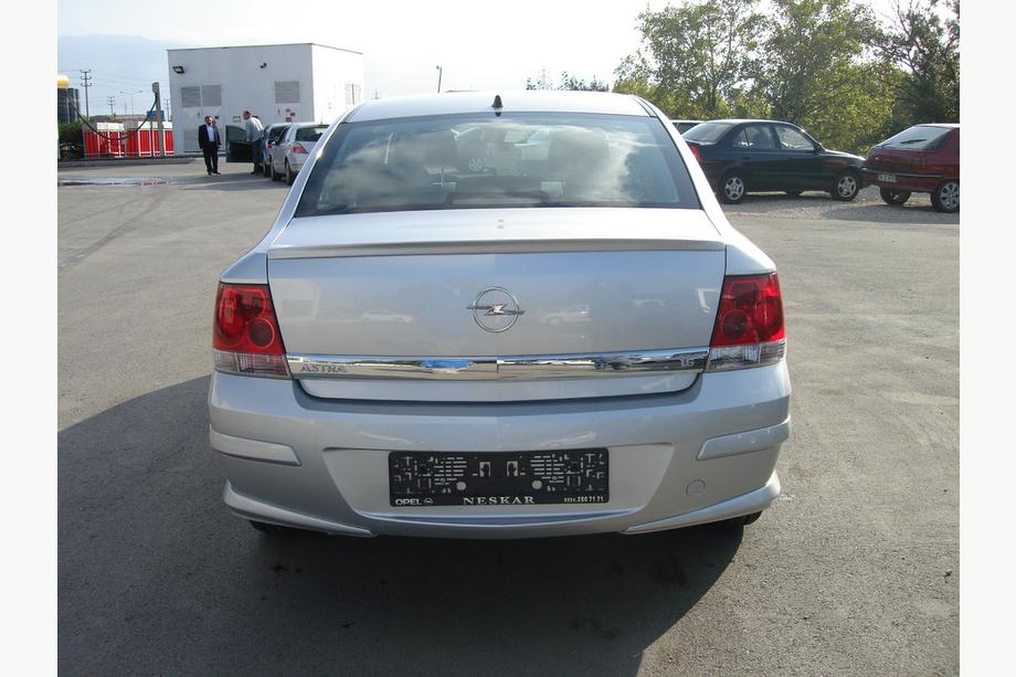 Opel Astra H 2004-2013 Bas de pare-chocs arrière Sedan (apprêté pour peinture) Photo 1