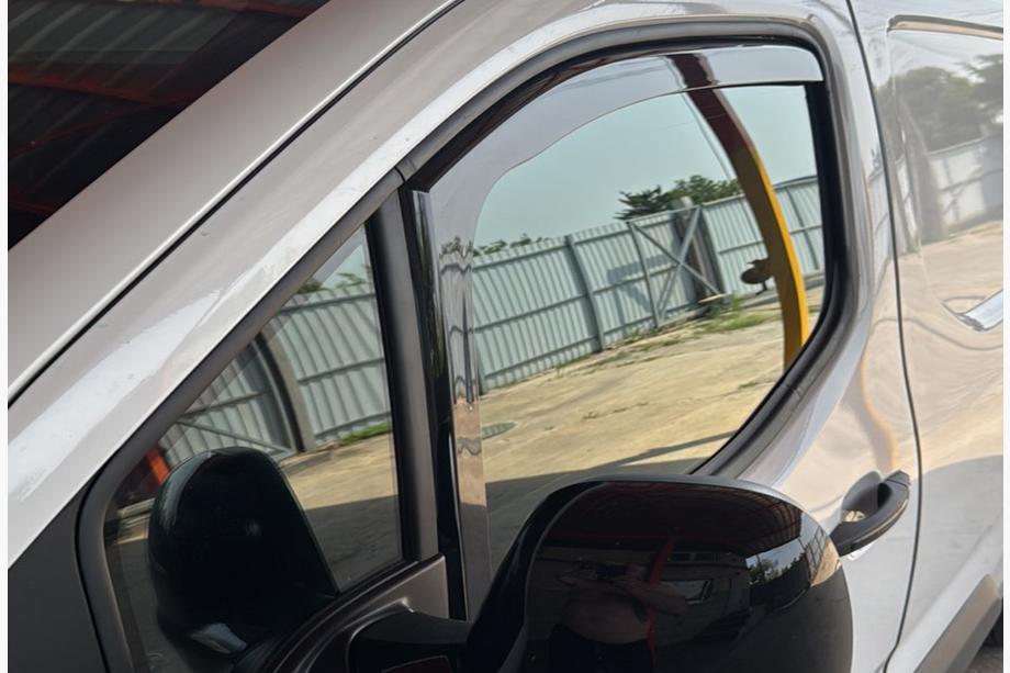 Opel Combo 2019- Déflecteurs de vent à insérer Niken Luxury (2 pcs) Image
