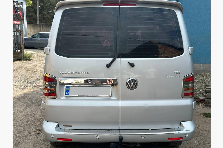 Volkswagen T5 Transporter 2003-2010 Baguette chromée au-dessus de la plaque d'immatriculation pour portes battantes (inox) OmsaLine - Inox Italien Photo 4