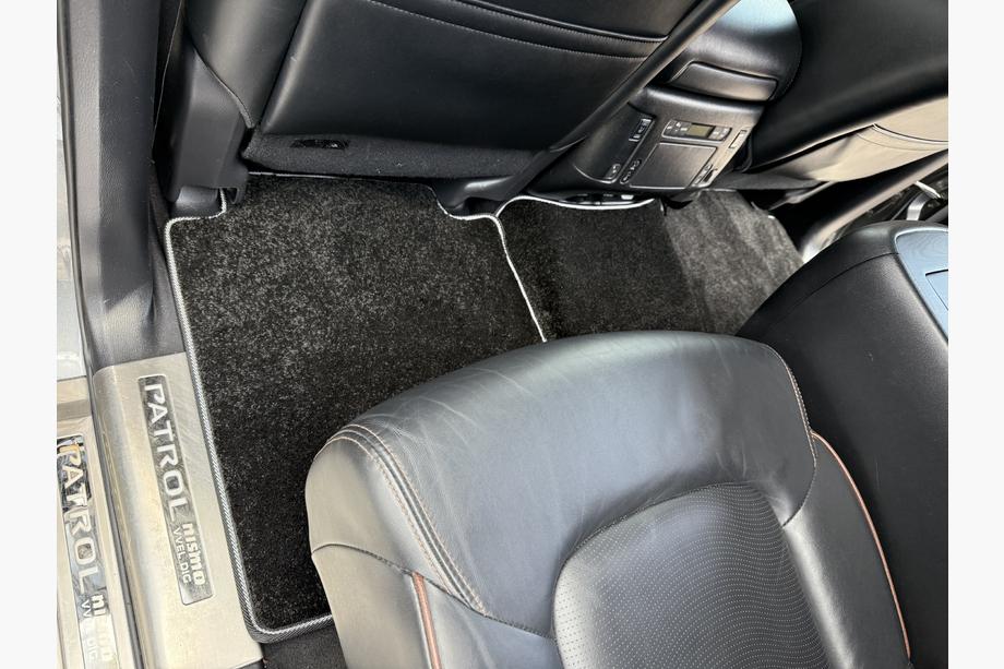 Nissan Patrol Y62 2010-2024 Tapis de sol textile Deluxe (3 rangées, Noir) Photo 11