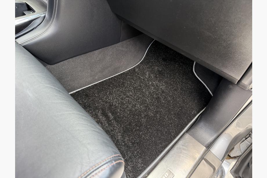 Nissan Patrol Y62 2010-2024 Tapis de sol textile Deluxe (3 rangées, Noir) Photo 3