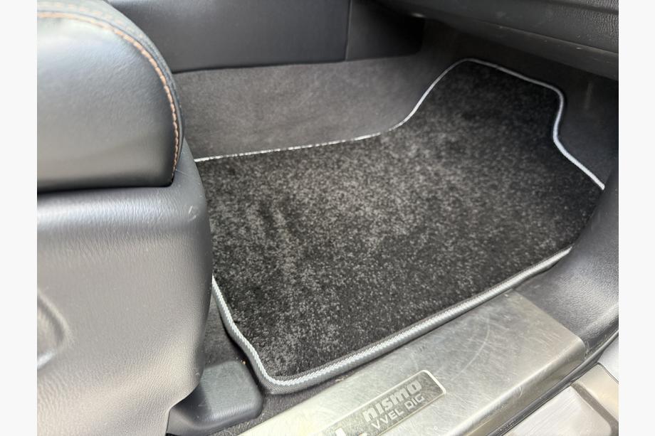 Nissan Patrol Y62 2010-2024 Tapis de sol textile Deluxe (3 rangées, Noir) Photo 13
