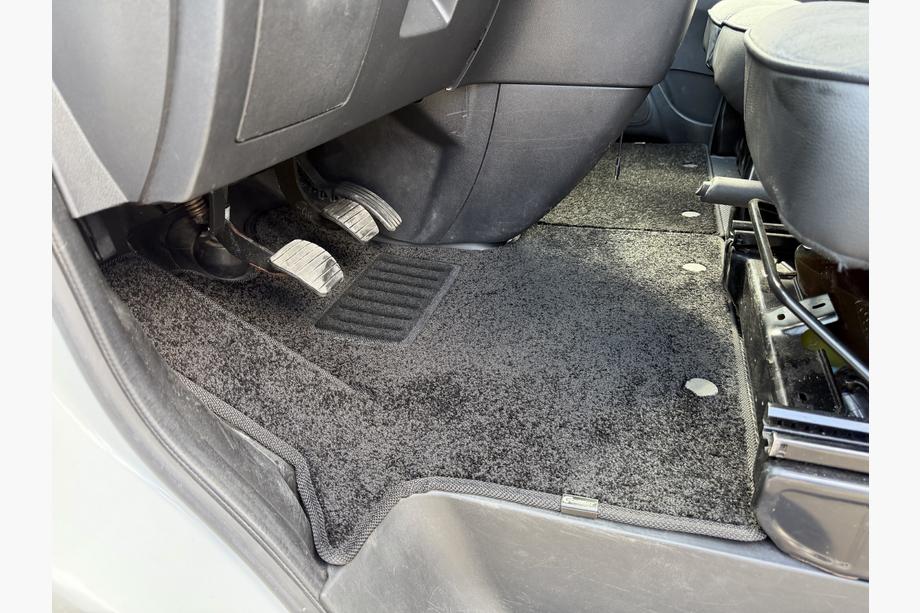 Nissan NV300/Primastar 2016- Tapis de sol textile Deluxe (2 pcs, noir) Image