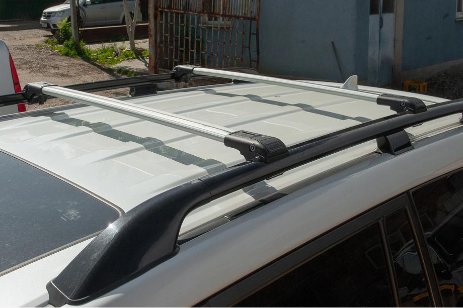 Kia Carnival 2021- Barres de toit (transversales) pour barres de toit standards verrouillables WingBar V1 (2 pcs) Photo 1