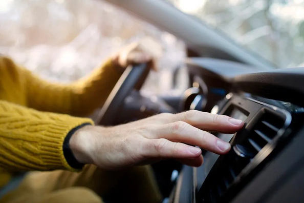 Comment refroidir l’intérieur d’une voiture en quelques minutes : méthodes efficaces en cas de chaleur Photo 1