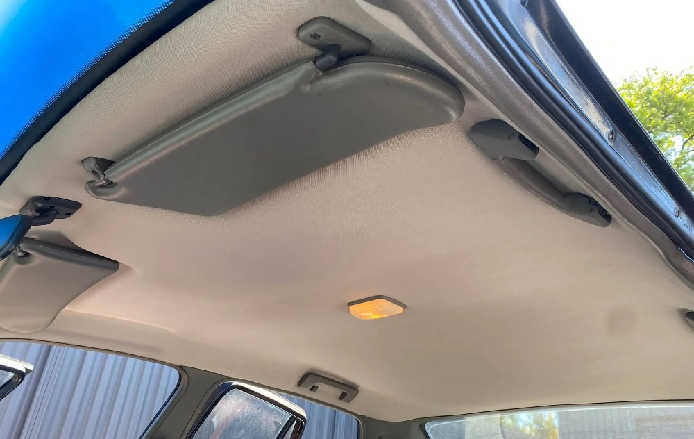 Quel matériau faut-il utiliser pour recouvrir le plafond d’une voiture ?