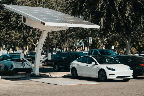 Avantages et inconvénients de l’achat d’une voiture électrique d’occasion : est-ce que ça vaut le coup de faire des folies ?
