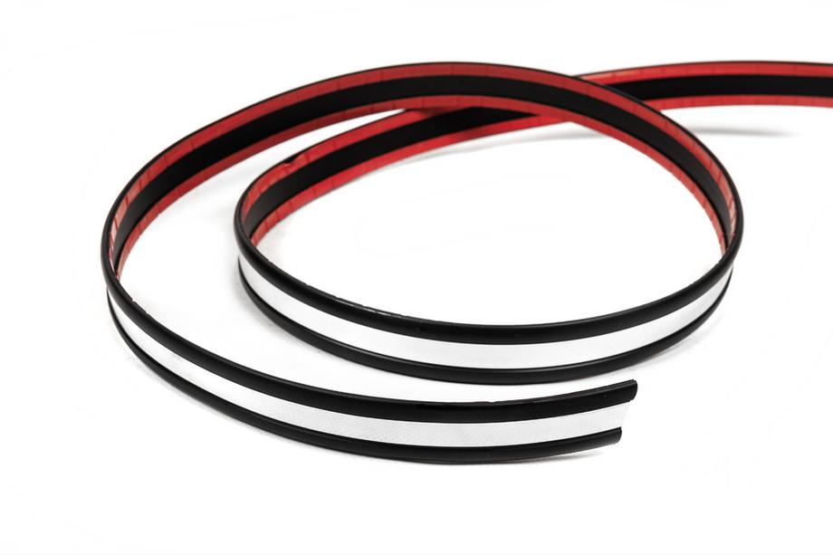 Promotion Moulure de porte noire avec bande chromée au mètre sal16a (1 mètre, 27 mm) Image
