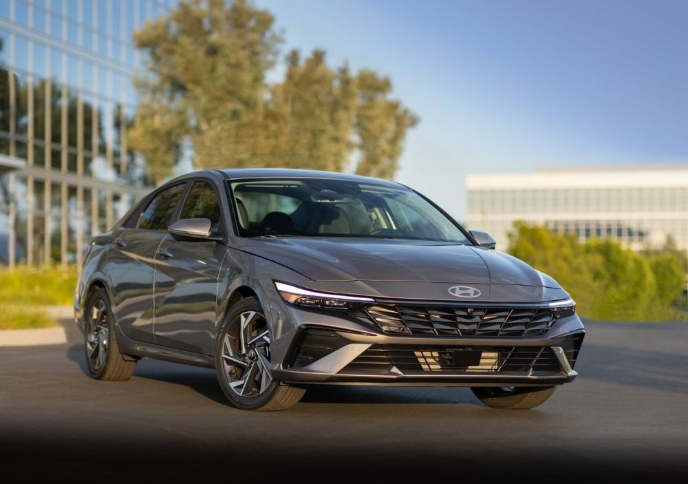 Hyundai Elantra VII génération mise à jour : un nouveau regard sur la berline