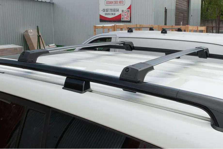 Toyota Sienna 2010-2020 Barres de toit transversales pour barres longitudinales standards sans serrure Flybar V1 (2 pcs) Photo 14