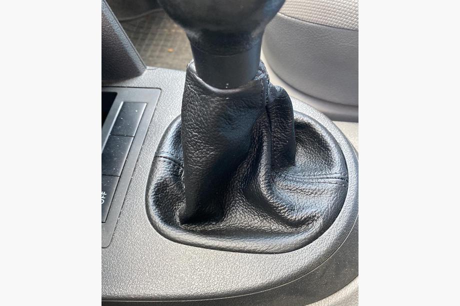 Volkswagen Caddy 2004-2010 Soufflet de levier de vitesse en cuir Image