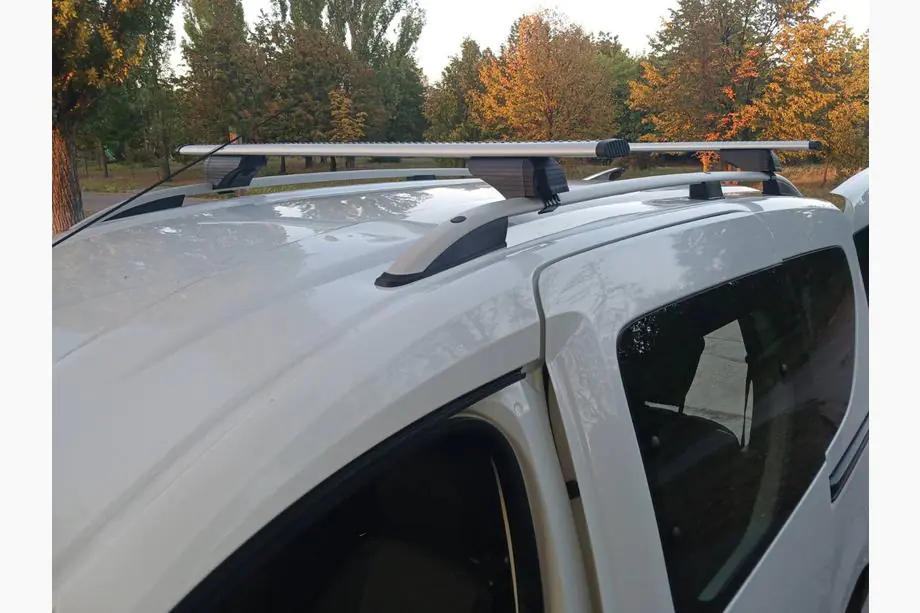 Dacia Dokker 2013-2022 Barres de toit transversales pour barres de toit standards verrouillables Wizard V1 (2 pcs) Photo 1