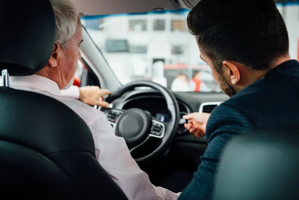 Dois-je acheter une voiture chez un concessionnaire ?