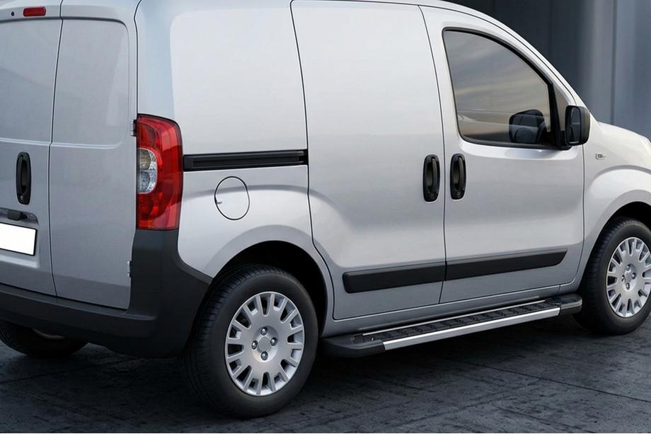 Fiat Fiorino/Qubo 2008-2024 Marchepieds Latéraux RedLine V1 (2 pcs, Aluminium) Image