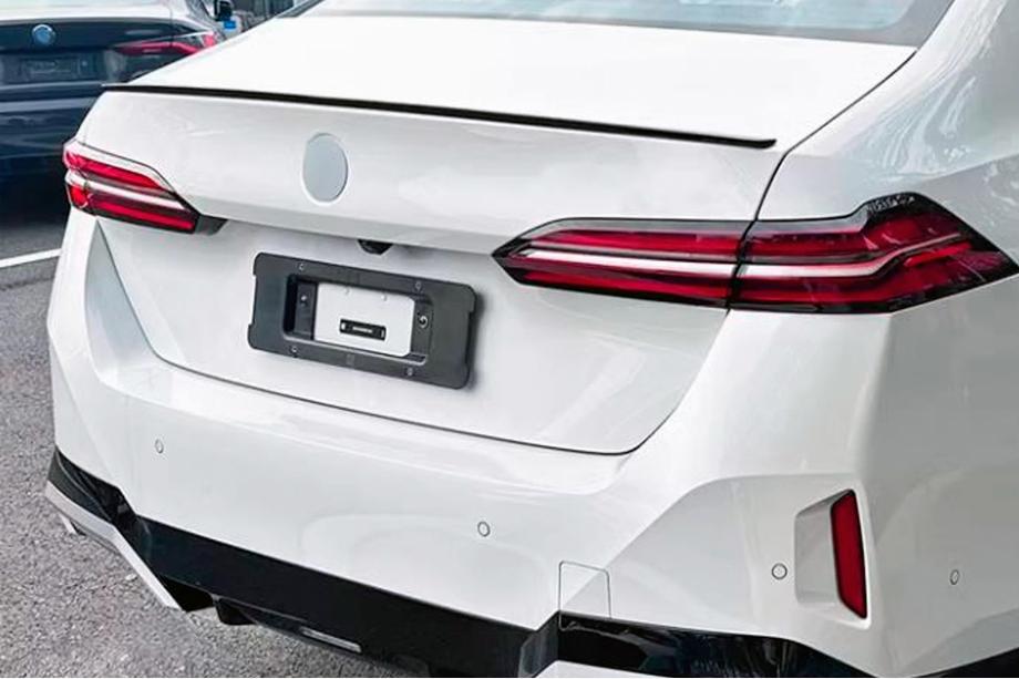 BMW 5/i5 Series G60/G60E/G61 2023- Aileron M5-Style (Noir Brillant) Image