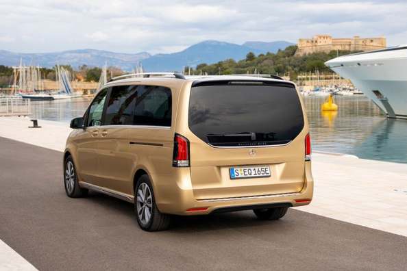 Essai de la Mercedes-Benz EQV 2024 : une voiture électrique de luxe pour toute la famille Photo 4
