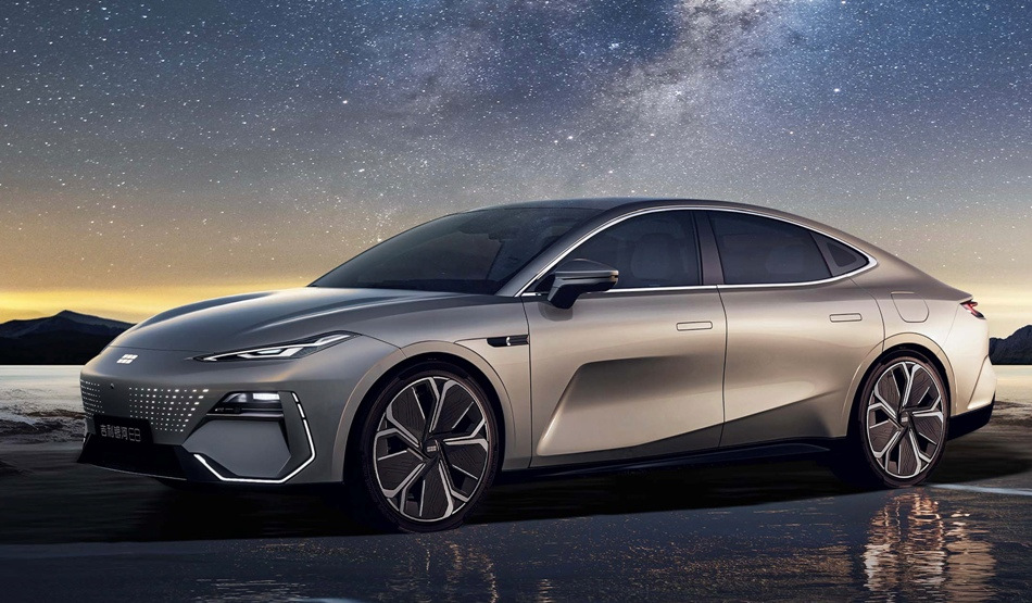 Essai du Geely Galaxy E8 : fiche technique, équipement et photos de la voiture électrique