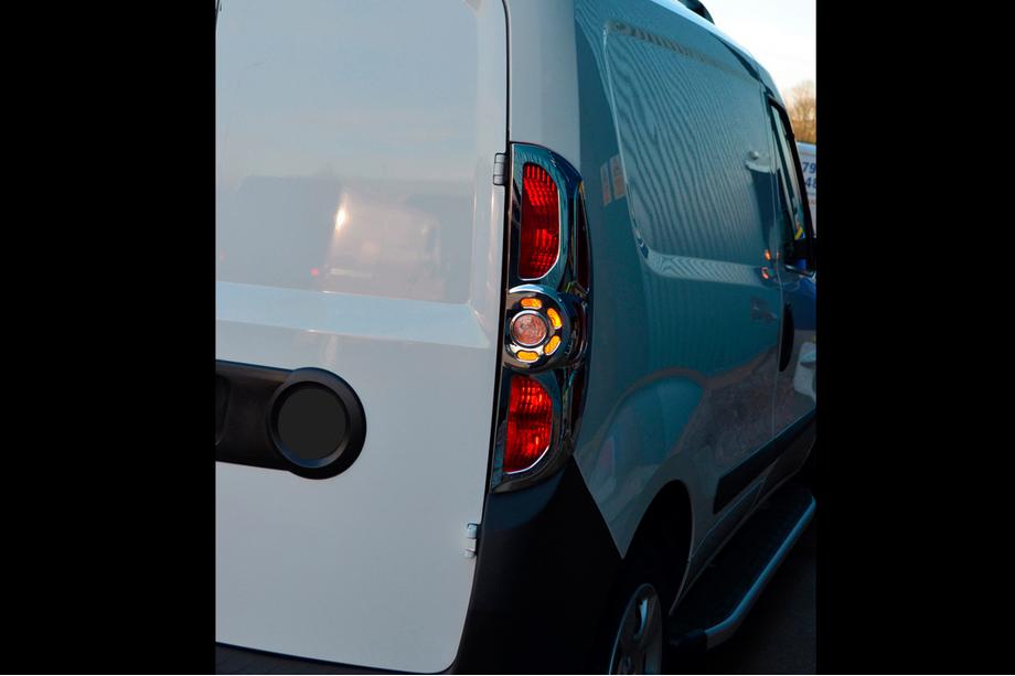 Fiat Doblo II 2010-2022 Couvre-feux Arriere Chromes (2010-2015, 2 pcs, plastique) Photo 2