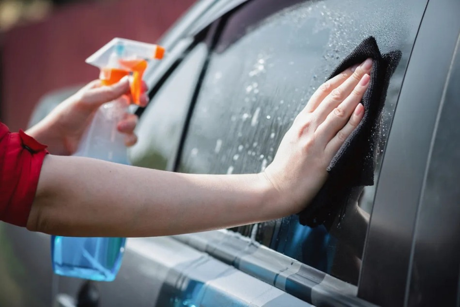Produits chimiques automobiles utiles pour l’entretien des vitres de voiture