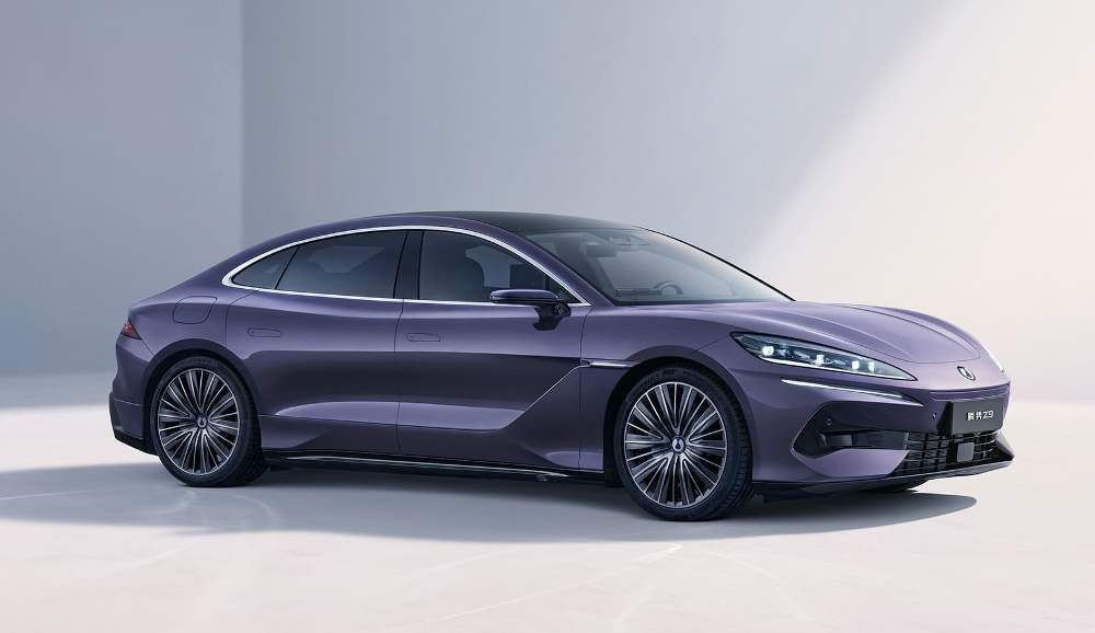 Essai de la Denza Z9 2024 : une berline électrique de luxe