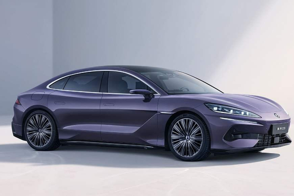Essai de la Denza Z9 2024 : une berline électrique de luxe