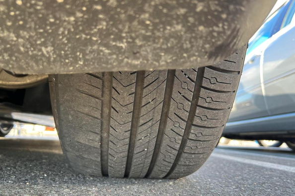Pourquoi les pneus de voiture s’usent-ils de manière inégale ?