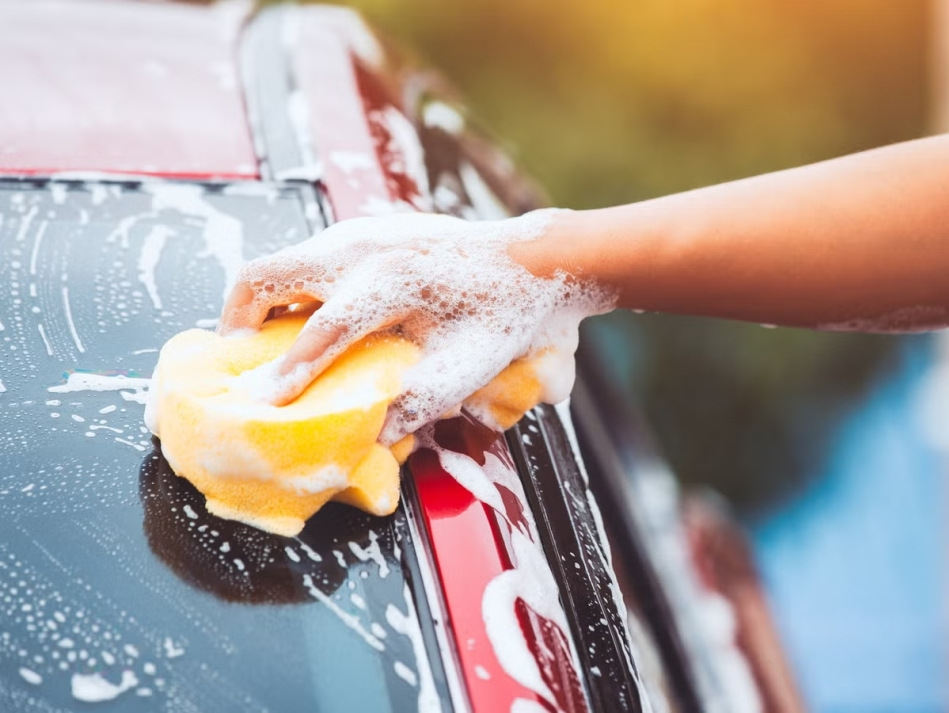 Puis-je laver ma voiture avec des produits ménagers ?