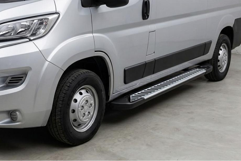 Fiat Ducato 2006-2025 Marchepieds Latéraux Line (2 pcs, Aluminium) Image