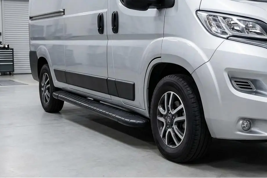 Fiat Ducato 2006-2025 Marchepieds Latéraux Bosphorus Black (2 pcs, Aluminium) Image