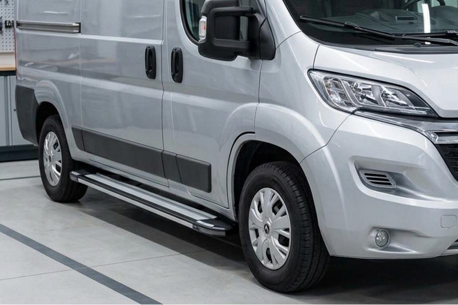 Fiat Ducato 2006-2025 Marchepieds Latéraux Rainbow (2 pcs, Aluminium) Image