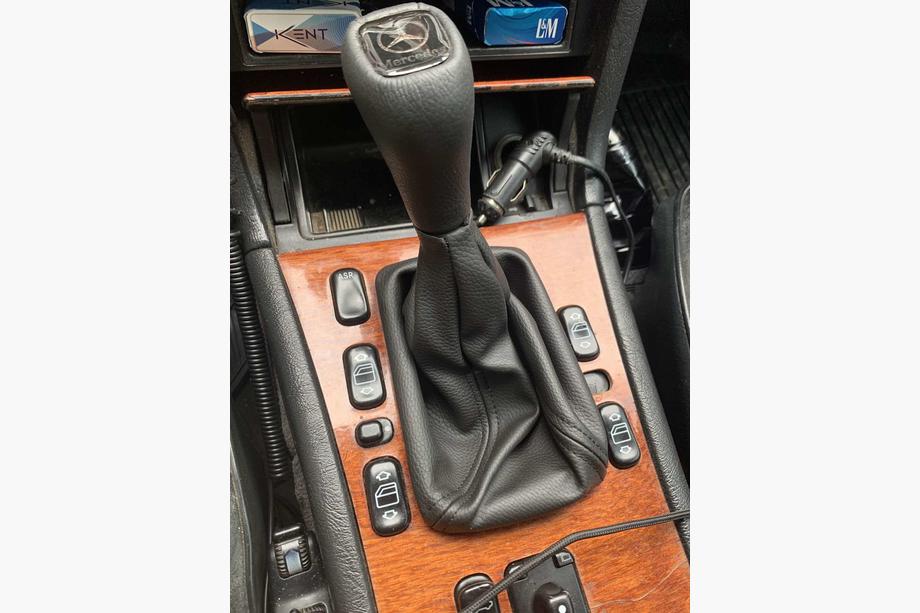 Mercedes E-сlass W210 1995-2002 Pommeau de levier de vitesse (cuir) Image