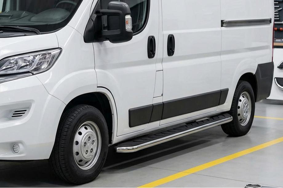 Peugeot Boxer 2006-2025 Marchepieds Latéraux Maydos V1 (2 pcs, Aluminium & Inox) Image