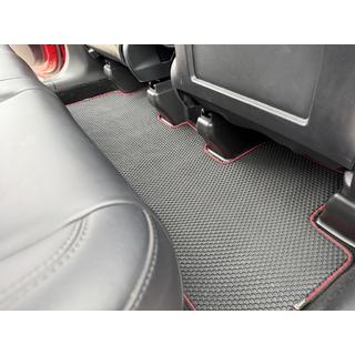 Tapis en caoutchouc Carsuit (2020-2024, noirs) photo 4