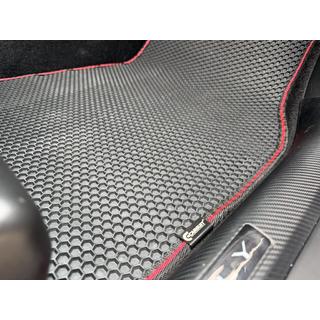 Tapis en caoutchouc Carsuit (2020-2024, noirs) photo 3
