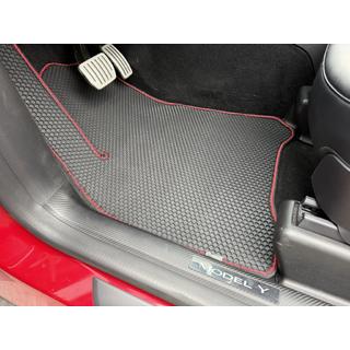 Tapis en caoutchouc Carsuit (2020-2024, noirs) photo 1