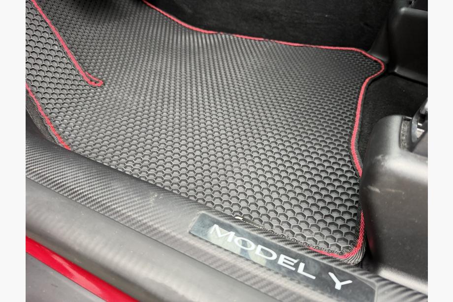 Tesla Model Y 2020- Tapis en caoutchouc Carsuit (2020-2024, noirs) Photo 16