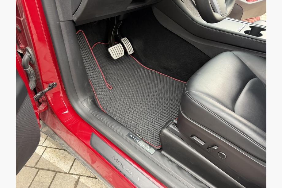 Tesla Model Y 2020- Tapis en caoutchouc Carsuit (2020-2024, noirs) Photo 5