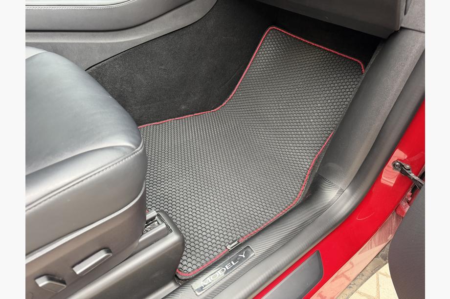 Tesla Model Y 2020- Tapis en caoutchouc Carsuit (2020-2024, noirs) Photo 10