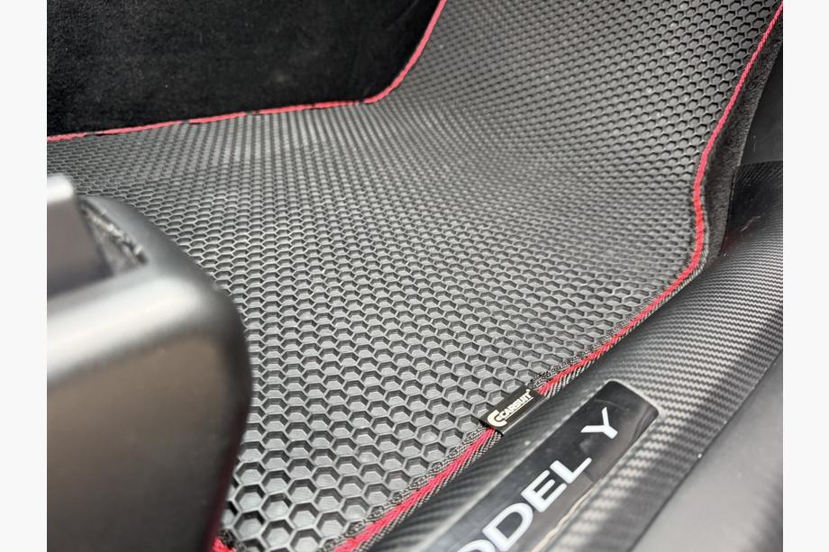 Tesla Model Y 2020- Tapis en caoutchouc Carsuit (2020-2024, noirs) Photo 9