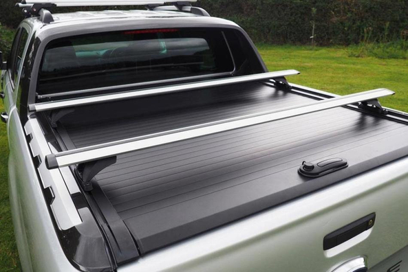 Comment choisir un store enrouleur pour une camionnette : un guide pratique